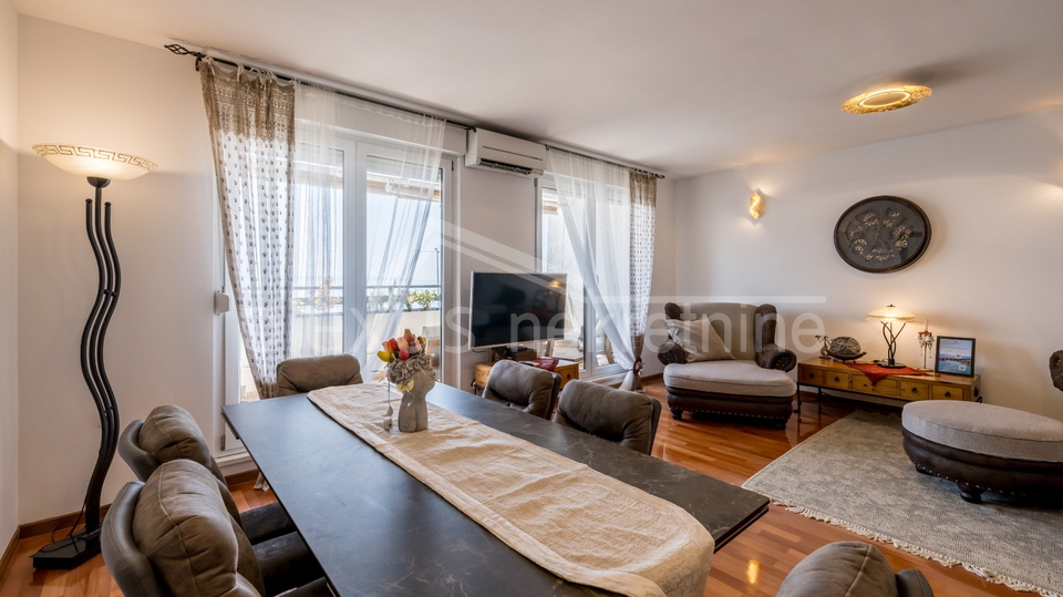 Prvi red do mora s prekrasnim pogledom i zatvorenom garažom