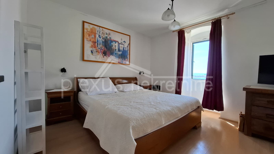 Apartman prvi red uz more prodajem ili mijenjam za ve&cacute;i u Splitu