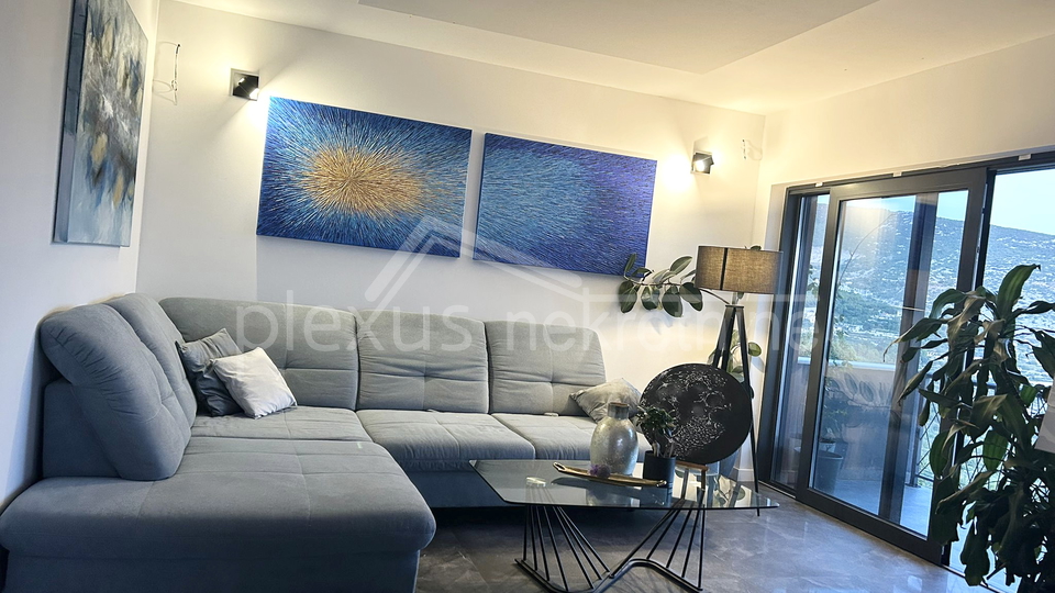 Prodajemo stan na Klisu 107 m2 + atelier 38m2 + parkirno mjesto, a može i zamjena za manji stan Split,Solin,Podstrana