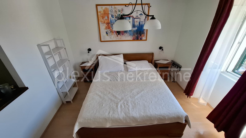 Apartman prvi red uz more prodajem ili mijenjam za ve&cacute;i u Splitu