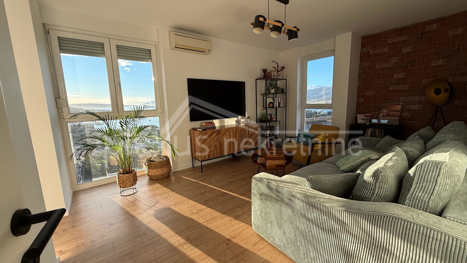 Dvosoban stan s panoramskim pogledom na more