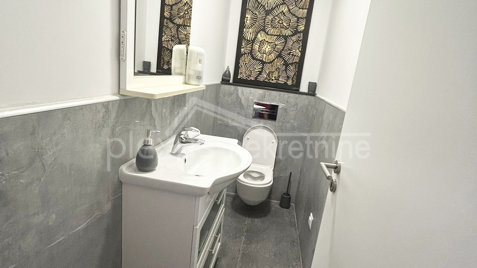 Prodajemo stan na Klisu 107 m2 + atelier 38m2 + parkirno mjesto, a može i zamjena za manji stan Split,Solin,Podstrana