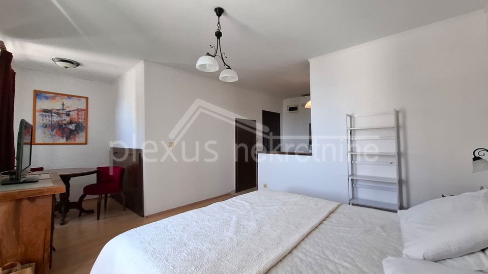 Apartman prvi red uz more prodajem ili mijenjam za ve&cacute;i u Splitu