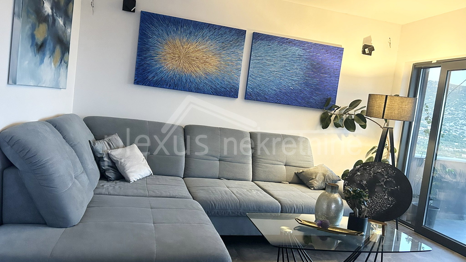 Prodajemo stan na Klisu 107 m2 + atelier 38m2 + parkirno mjesto, a može i zamjena za manji stan Split,Solin,Podstrana