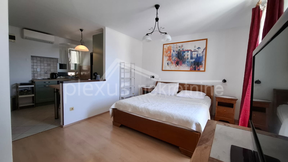 Apartman prvi red uz more prodajem ili mijenjam za ve&cacute;i u Splitu