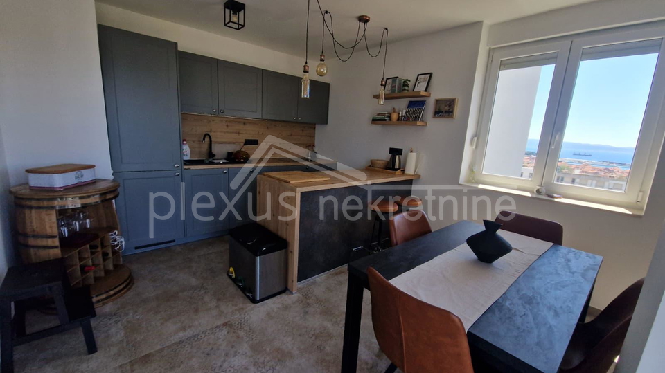 Dvosoban stan s panoramskim pogledom na more