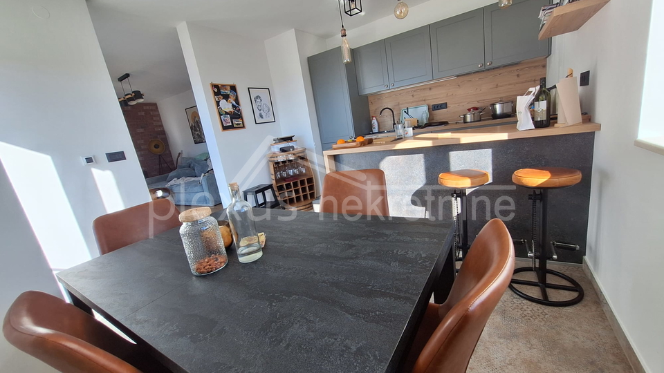 Dvosoban stan s panoramskim pogledom na more