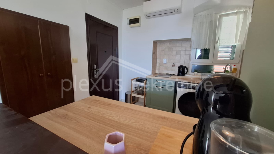 Apartman prvi red uz more prodajem ili mijenjam za ve&cacute;i u Splitu