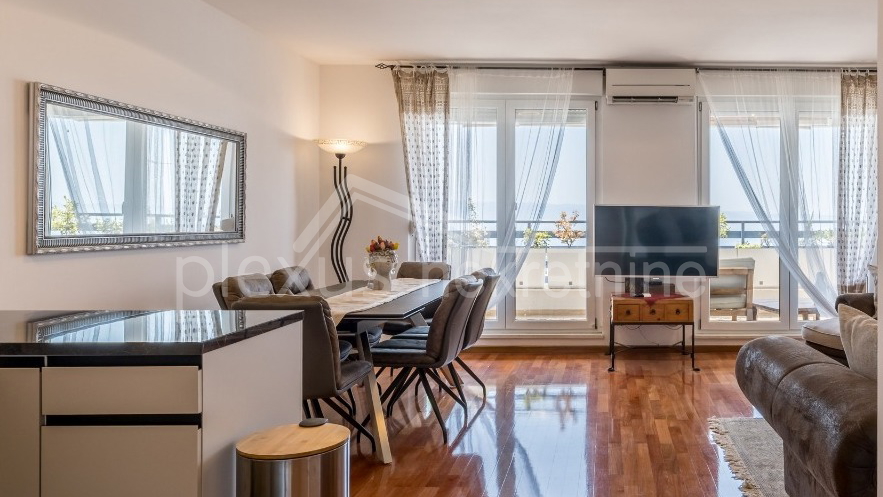 Prvi red do mora s prekrasnim pogledom i zatvorenom garažom