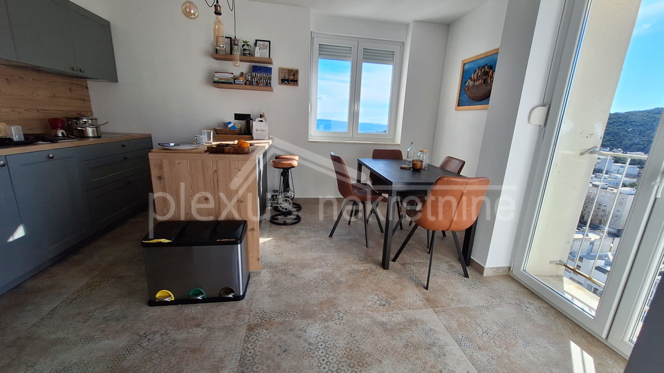 Dvosoban stan s panoramskim pogledom na more