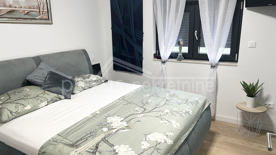 Prodajemo stan na Klisu 107 m2 + atelier 38m2 + parkirno mjesto, a može i zamjena za manji stan Split,Solin,Podstrana