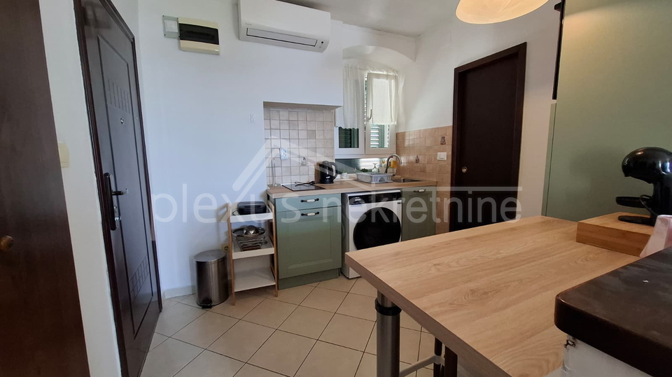 Apartman prvi red uz more prodajem ili mijenjam za ve&cacute;i u Splitu