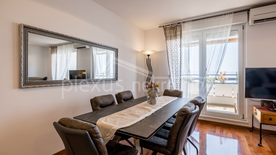 Prvi red do mora s prekrasnim pogledom i zatvorenom garažom