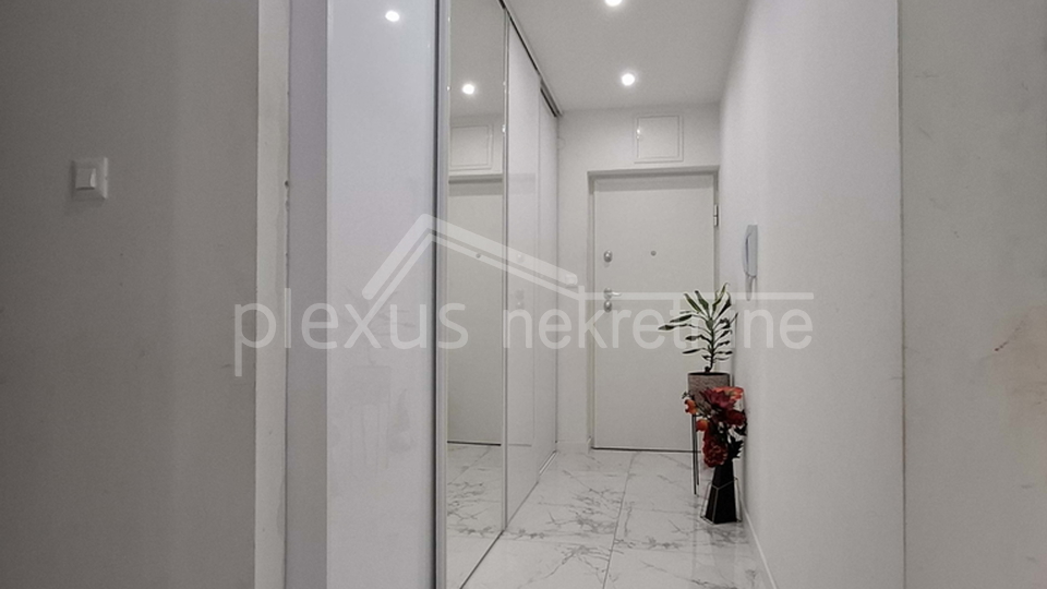 Three-bedroom apartment with parking space: Split, Mertojak, 96 m2