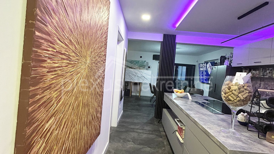 Prodajemo stan na Klisu 107 m2 + atelier 38m2 + parkirno mjesto, a može i zamjena za manji stan Split,Solin,Podstrana