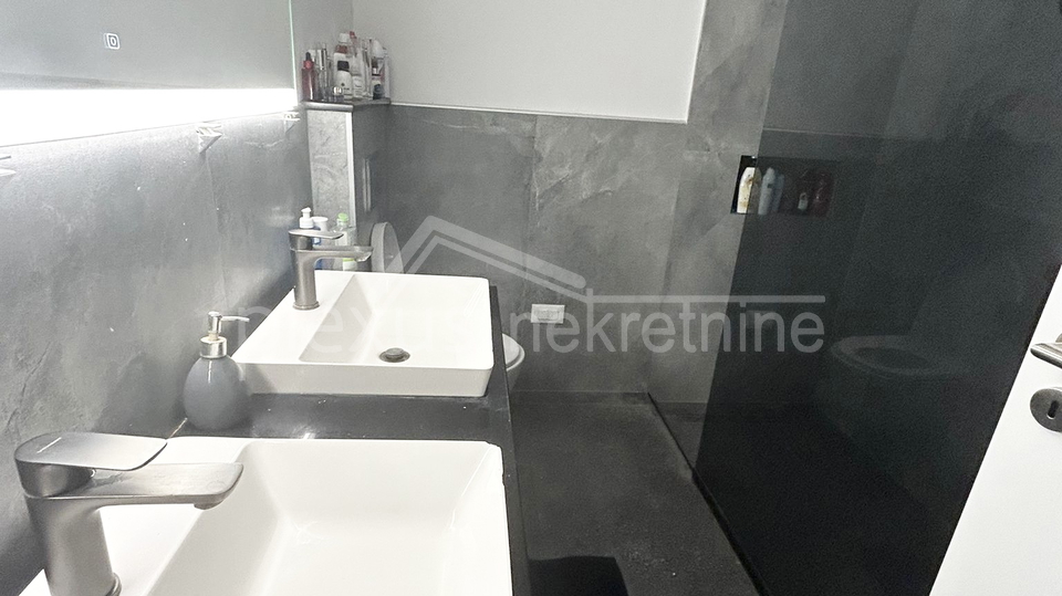 Prodajemo stan na Klisu 107 m2 + atelier 38m2 + parkirno mjesto, a može i zamjena za manji stan Split,Solin,Podstrana
