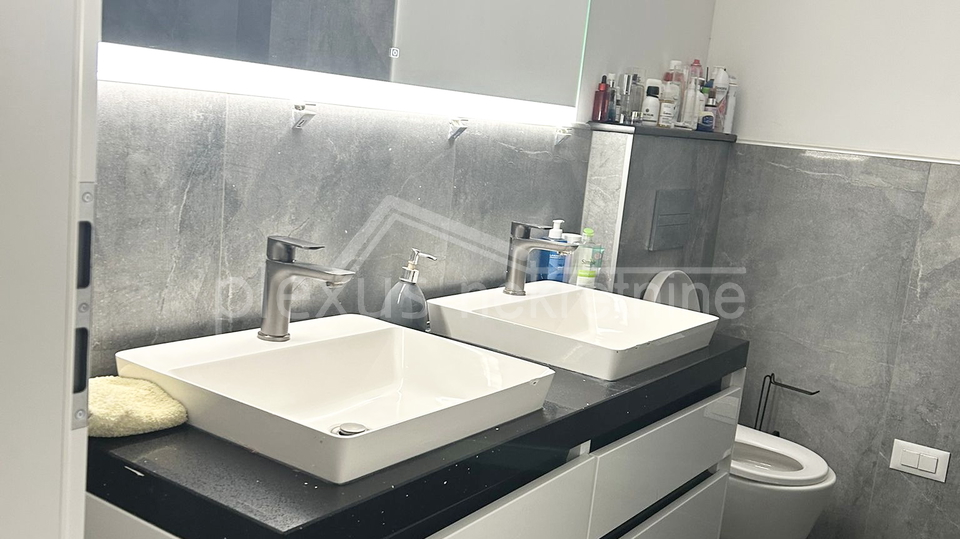 Prodajemo stan na Klisu 107 m2 + atelier 38m2 + parkirno mjesto, a može i zamjena za manji stan Split,Solin,Podstrana