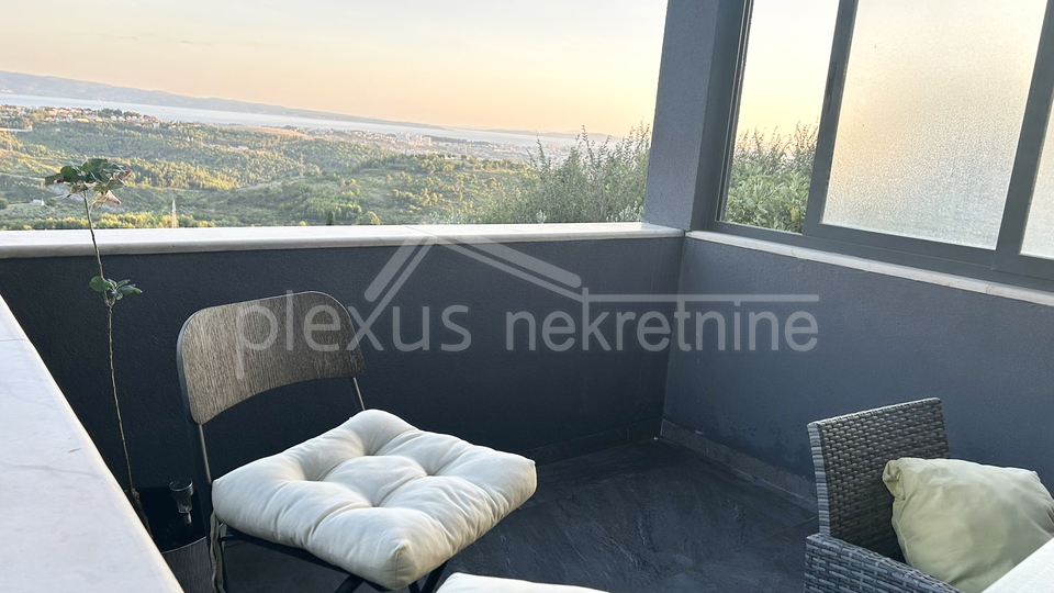 Prodajemo stan na Klisu 107 m2 + atelier 38m2 + parkirno mjesto, a može i zamjena za manji stan Split,Solin,Podstrana