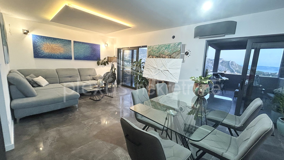 Prodajemo stan na Klisu 107 m2 + atelier 38m2 + parkirno mjesto, a može i zamjena za manji stan Split,Solin,Podstrana