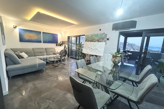 Prodajemo stan na Klisu 107 m2 + atelier 38m2 + parkirno mjesto, a može i zamjena za manji stan Split,Solin,Podstrana