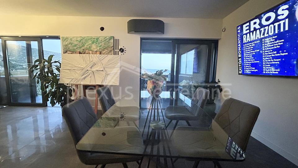 Prodajemo stan na Klisu 107 m2 + atelier 38m2 + parkirno mjesto, a može i zamjena za manji stan Split,Solin,Podstrana