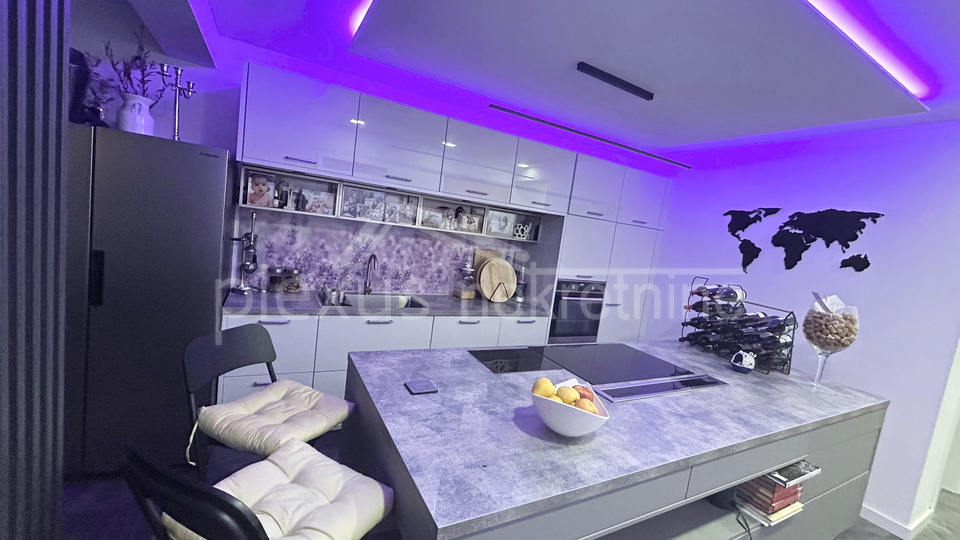 Prodajemo stan na Klisu 107 m2 + atelier 38m2 + parkirno mjesto, a može i zamjena za manji stan Split,Solin,Podstrana