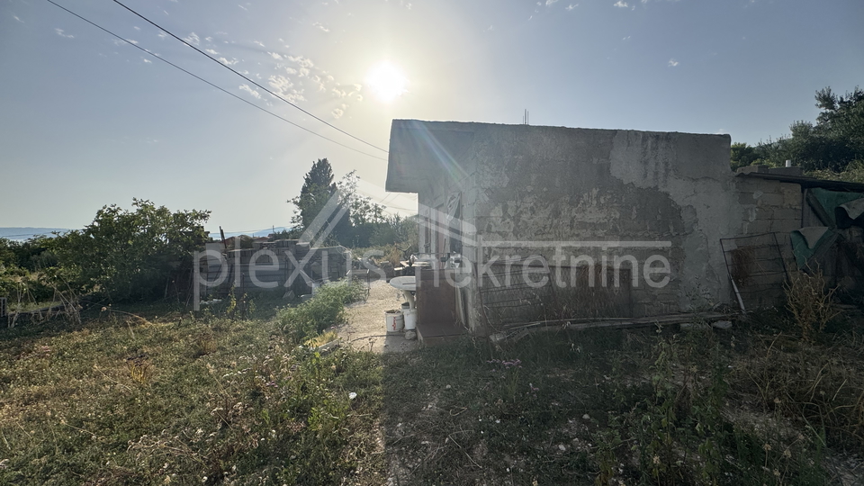 Gra&dstrok;evinsko zemlji&scaron;te Ka&scaron;tel Su&cacute;urac