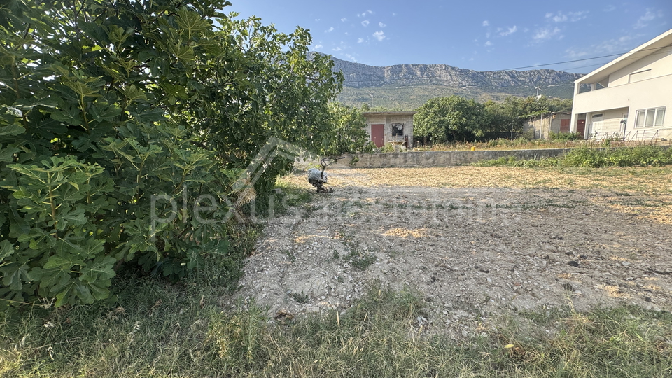 Gra&dstrok;evinsko zemlji&scaron;te Ka&scaron;tel Su&cacute;urac
