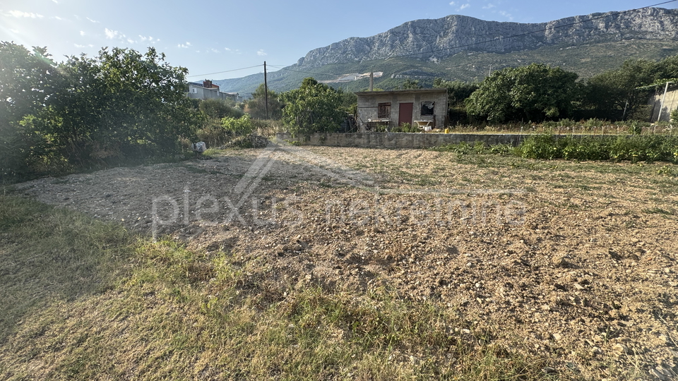Gra&dstrok;evinsko zemlji&scaron;te Ka&scaron;tel Su&cacute;urac