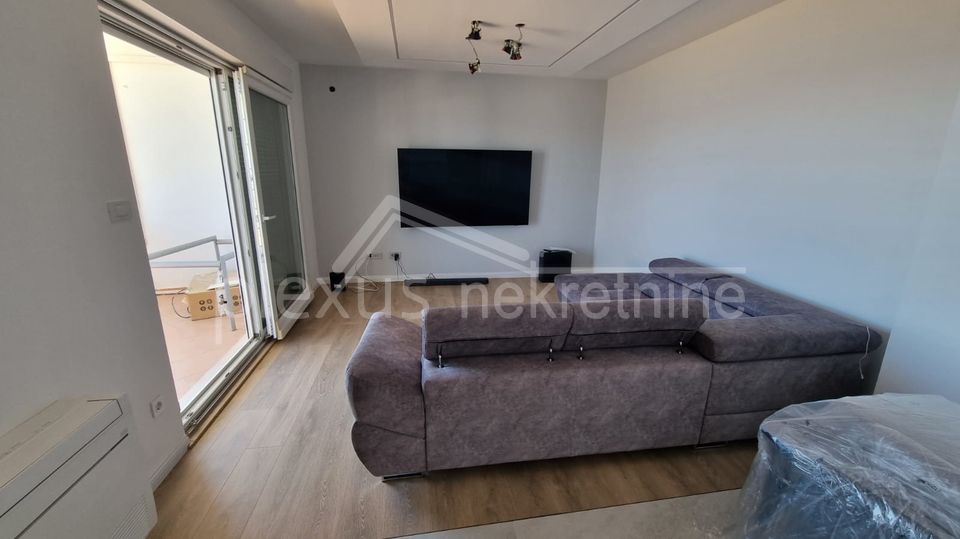 &Zcaron;NJAN&comma; luksuzan stan 80 m&sup2; s pogledom na more i gara&zcaron;om &ndash; kompletno renovirano