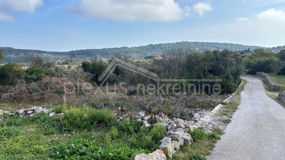 Kamena ku&cacute;a s oku&cacute;nicom - otok Vis&comma; 79 m2