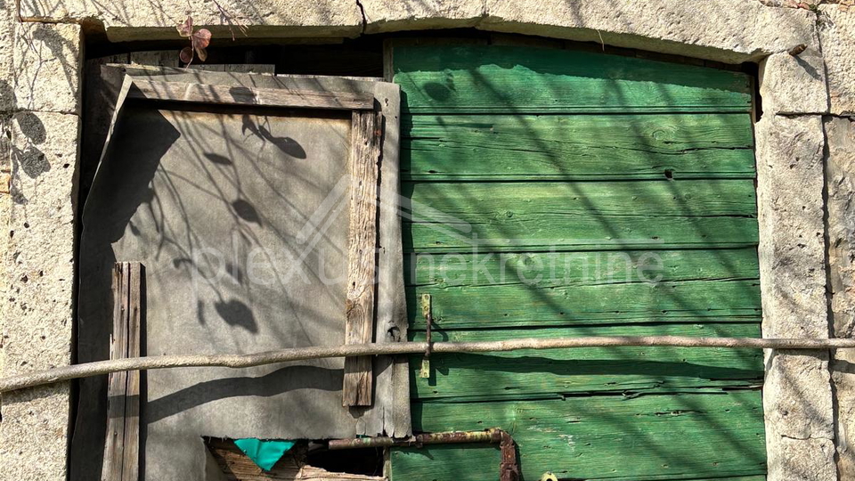 Kamena ku&cacute;a s oku&cacute;nicom - otok Vis&comma; 79 m2