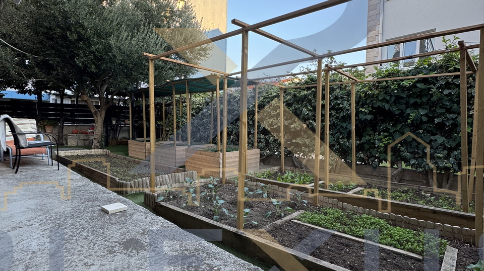 Apartment&comma; 100 m2&comma; For Rent&comma; Split - Su&cacute;idar