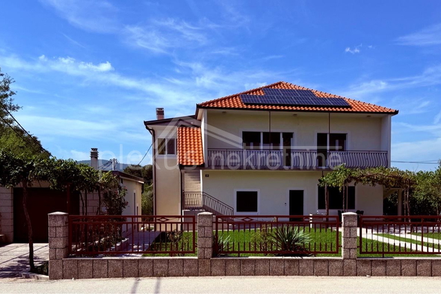 House, 1278 m2, For Sale, Prisoje