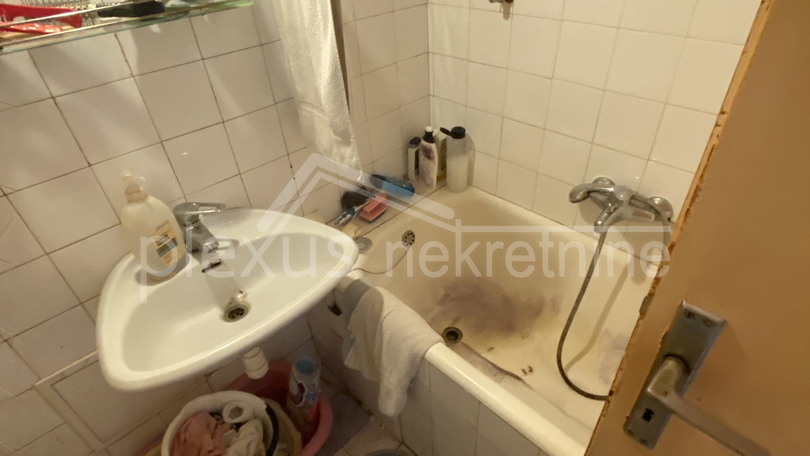 SNI&Zcaron;ENO&excl; Split&comma; Brda&comma; 60 m2&colon; Dvosoban stan