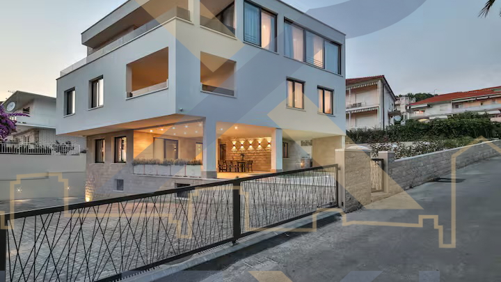 Casa&comma; 363 m2&comma; Vendita&comma; Trogir - &Ccaron;iovo