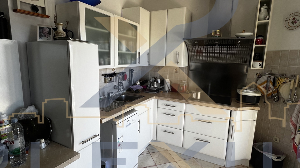 PRODAJA JEDNOSOBNOG STANA MAKARSKA- 67&period;30m2