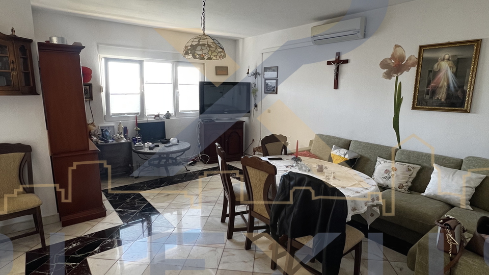 PRODAJA JEDNOSOBNOG STANA MAKARSKA- 67&period;30m2