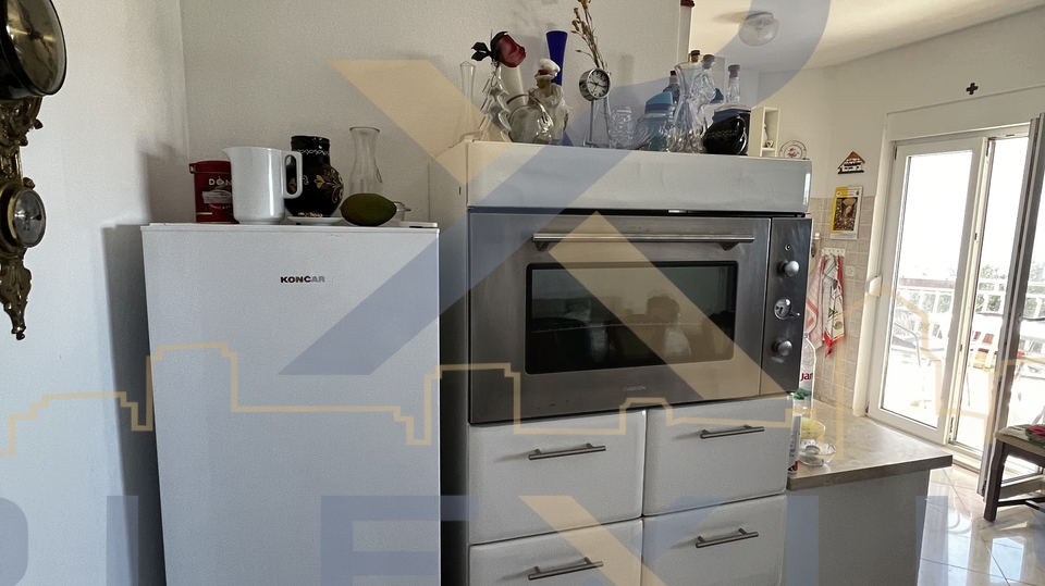PRODAJA JEDNOSOBNOG STANA MAKARSKA- 67&period;30m2
