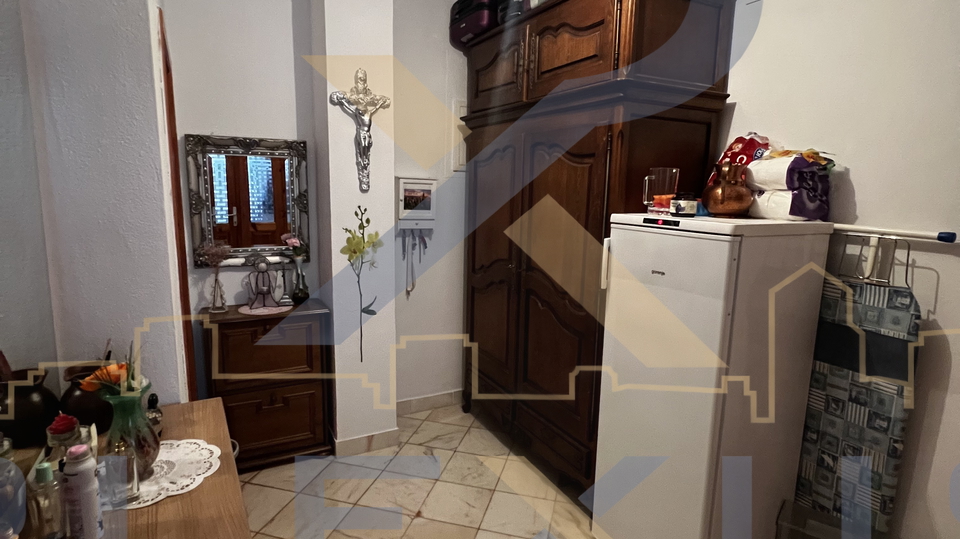 PRODAJA JEDNOSOBNOG STANA MAKARSKA- 67&period;30m2