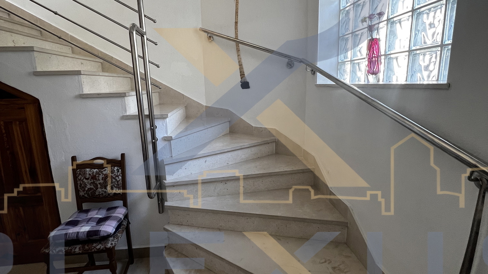 PRODAJA JEDNOSOBNOG STANA MAKARSKA- 67&period;30m2
