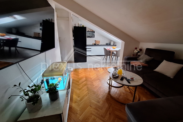 DVOSOBAN STAN, KAŠTEL KAMBELOVAC, 56 M2