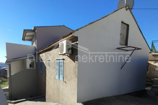 Obiteljska dvoetažna kuća s konobom: Solin, Ninčevići, 100 m2