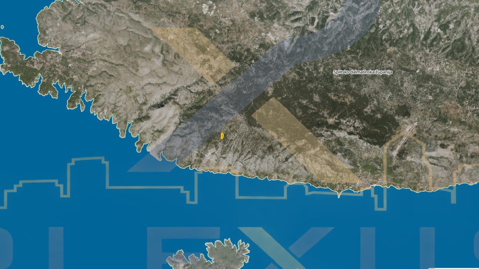 Prodaje se  zemlji&scaron;te kvadratnog oblika uz asfaltirani put &comma; mogu&cacute;a gradnja uz OPG