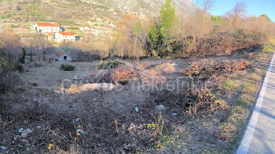 SNI&Zcaron;ENO&excl; Omi&scaron;-Gata-&Ccaron;i&scaron;la&colon; Gra&dstrok;evinsko zemlji&scaron;te s dozvolom