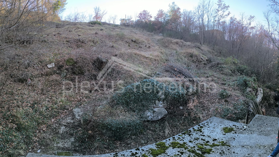 SNI&Zcaron;ENO&excl; Omi&scaron;-Gata-&Ccaron;i&scaron;la&colon; Gra&dstrok;evinsko zemlji&scaron;te s dozvolom