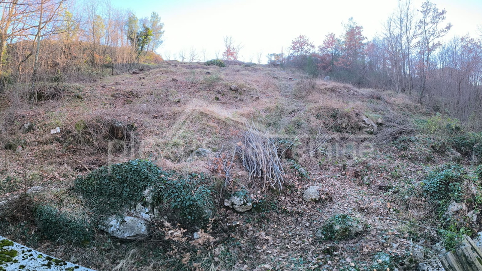 SNI&Zcaron;ENO&excl; Omi&scaron;-Gata-&Ccaron;i&scaron;la&colon; Gra&dstrok;evinsko zemlji&scaron;te s dozvolom