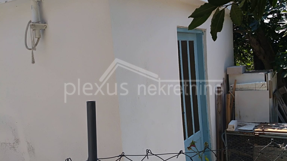 Obiteljska dvoeta&zcaron;na ku&cacute;a s konobom&colon; Solin&comma; Nin&ccaron;evi&cacute;i&comma; 100 m2