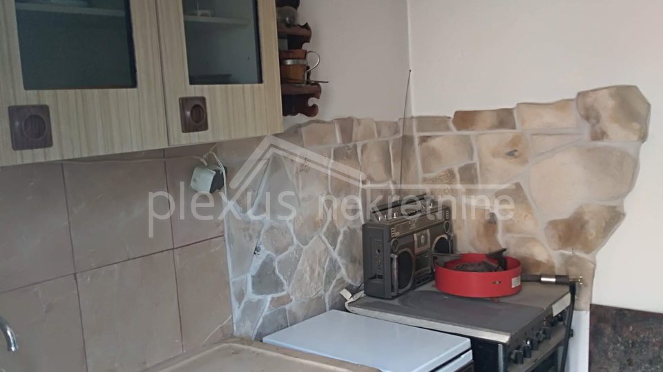 Obiteljska dvoeta&zcaron;na ku&cacute;a s konobom&colon; Solin&comma; Nin&ccaron;evi&cacute;i&comma; 100 m2