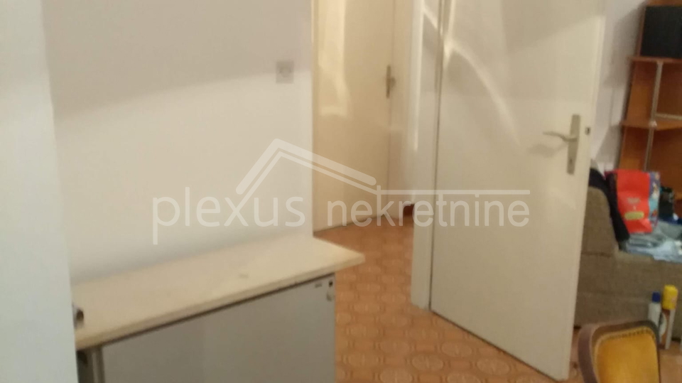 Obiteljska dvoeta&zcaron;na ku&cacute;a s konobom&colon; Solin&comma; Nin&ccaron;evi&cacute;i&comma; 100 m2